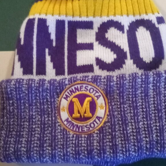 Warm and cozy winter hat - Picture 3 of 3